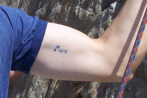 Bart tipte ons dat op Flickr een groep Science Tattoos is te vinden.