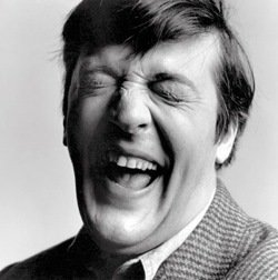 stephen_fry Stephen Fry kan het niet meer aanzien
