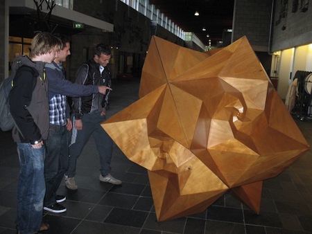 spidrohedron_met 3 studenten